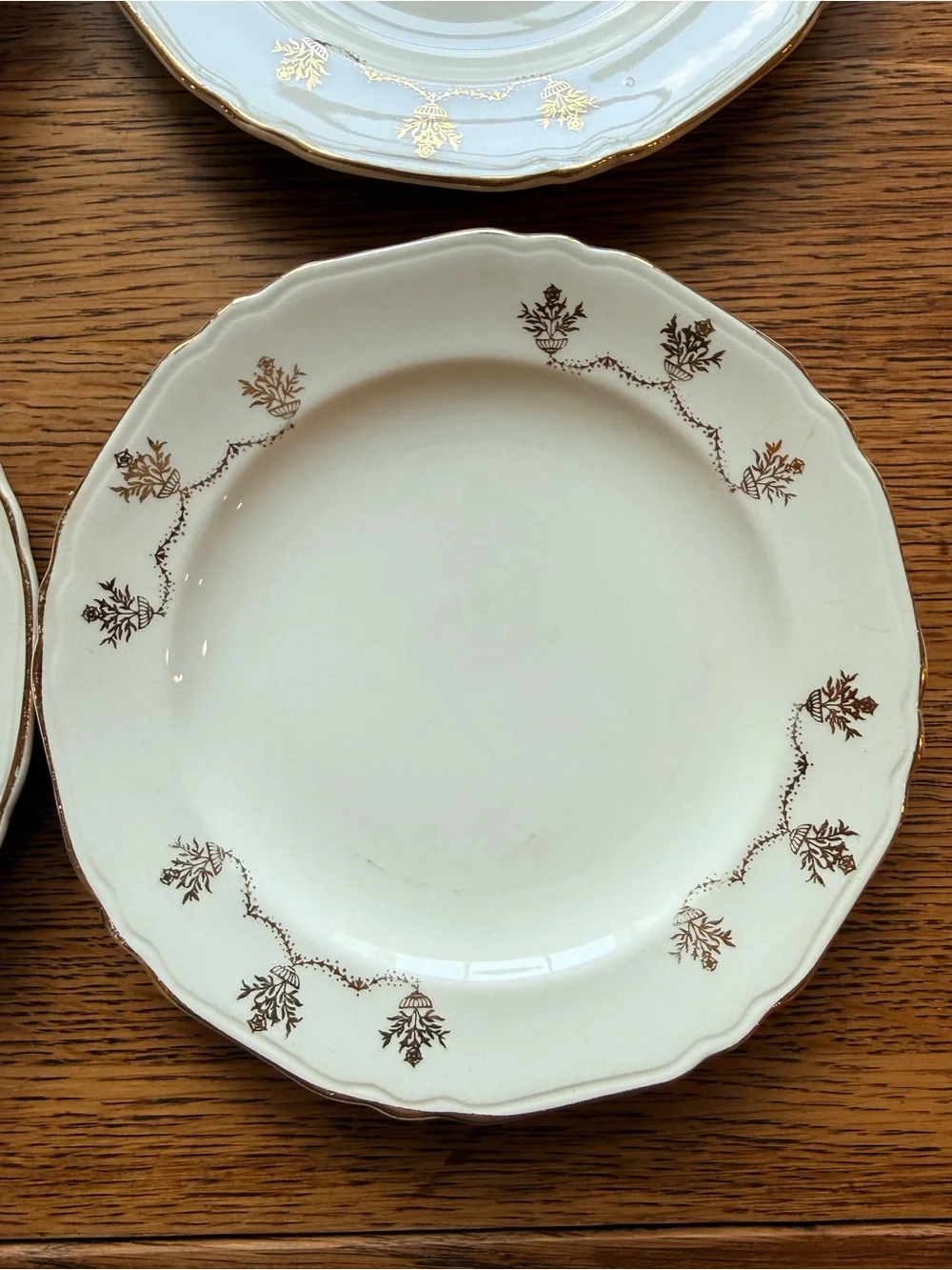Crown Pottery set of 4. Hanging Light Pattern, gold leaf